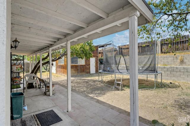 5512 Hillburn Road, Bakersfield, CA 93306