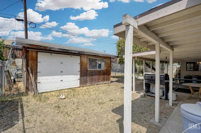 5512 Hillburn Road, Bakersfield, CA 93306