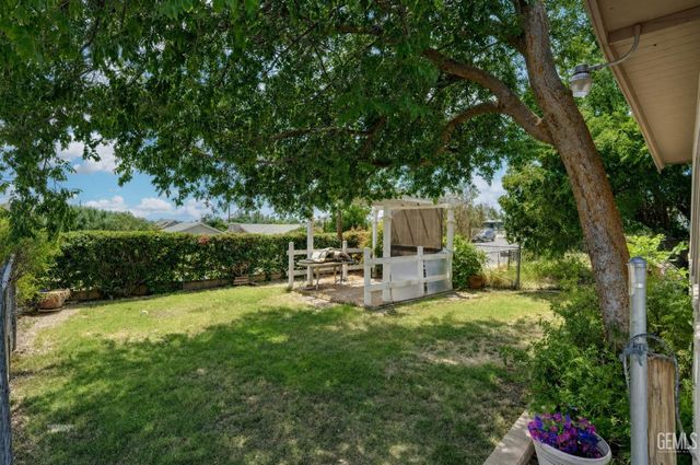 5512 Hillburn Road, Bakersfield, CA 93306