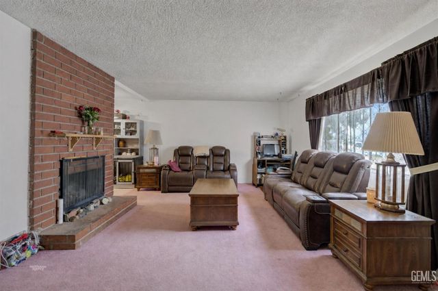 5512 Hillburn Road, Bakersfield, CA 93306
