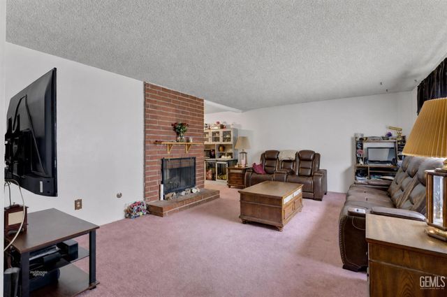 5512 Hillburn Road, Bakersfield, CA 93306
