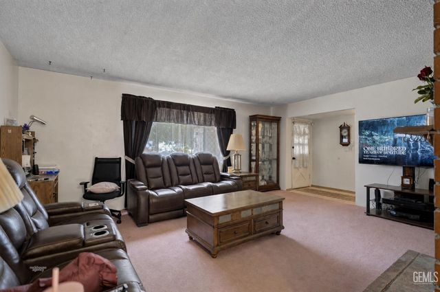 5512 Hillburn Road, Bakersfield, CA 93306