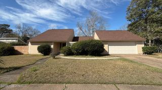 121 Booth Circle, Ocean Springs, MS 39564