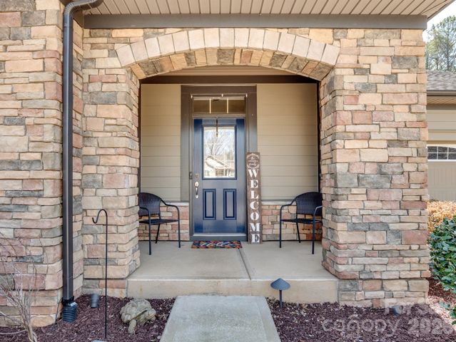 560 Sandbar Point, Clover, SC 29710