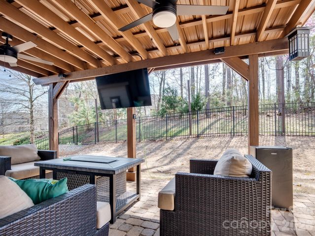 560 Sandbar Point, Clover, SC 29710