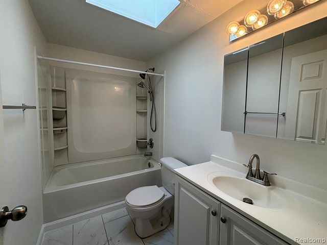 1333 E George Avenue, Hazel Park, MI 48030