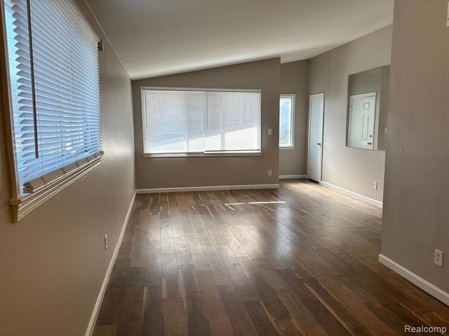 1333 E George Avenue, Hazel Park, MI 48030