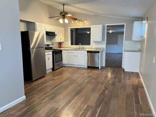 1333 E George Avenue, Hazel Park, MI 48030