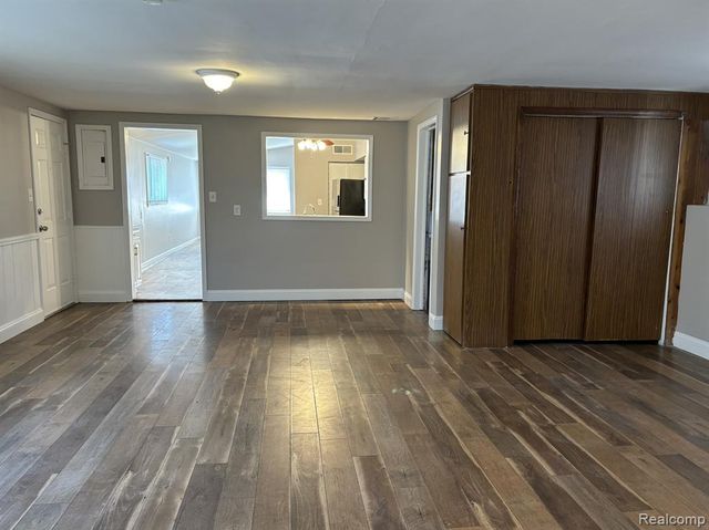 1333 E George Avenue, Hazel Park, MI 48030