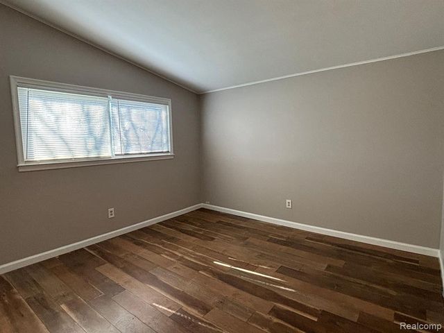 1333 E George Avenue, Hazel Park, MI 48030