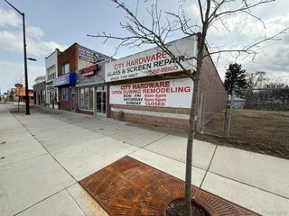 16325 W WARREN Avenue, Detroit, MI 48228