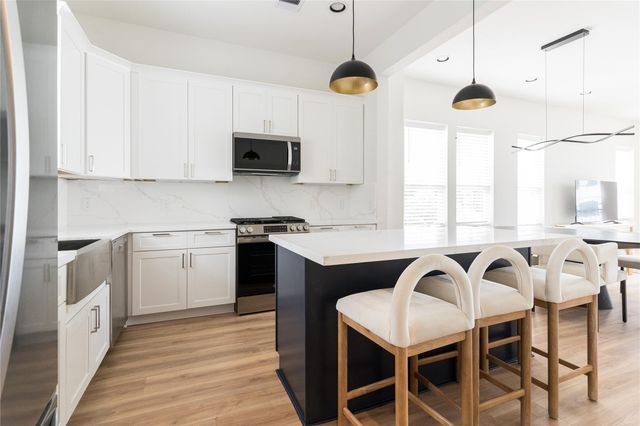 2428 Ella Boulevard, Houston, TX 77008