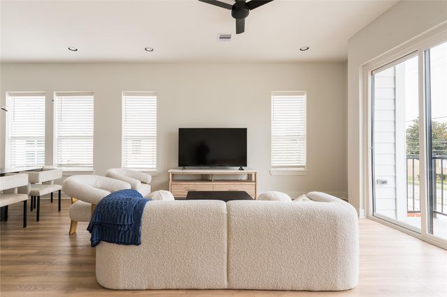 2428 Ella Boulevard, Houston, TX 77008