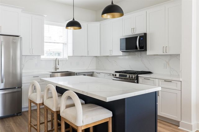 2428 Ella Boulevard, Houston, TX 77008