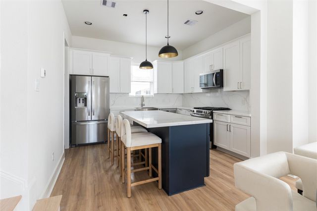 2428 Ella Boulevard, Houston, TX 77008