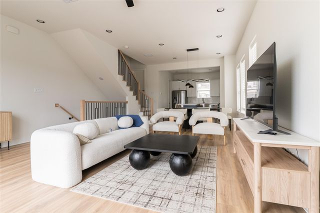 2428 Ella Boulevard, Houston, TX 77008