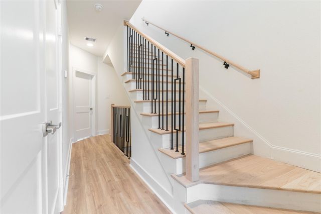 2428 Ella Boulevard, Houston, TX 77008