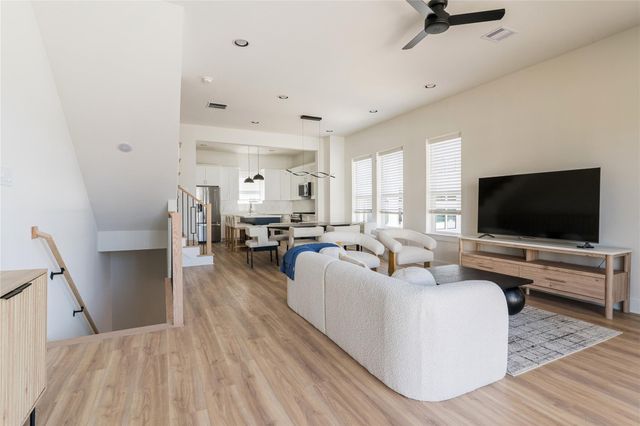 2428 Ella Boulevard, Houston, TX 77008