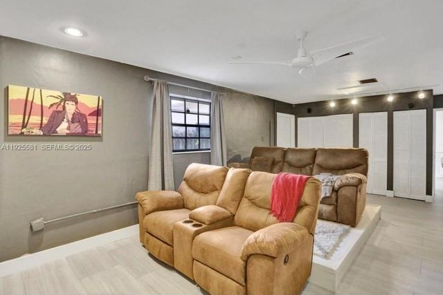 5500 Buchanan Street, Hollywood, FL 33021