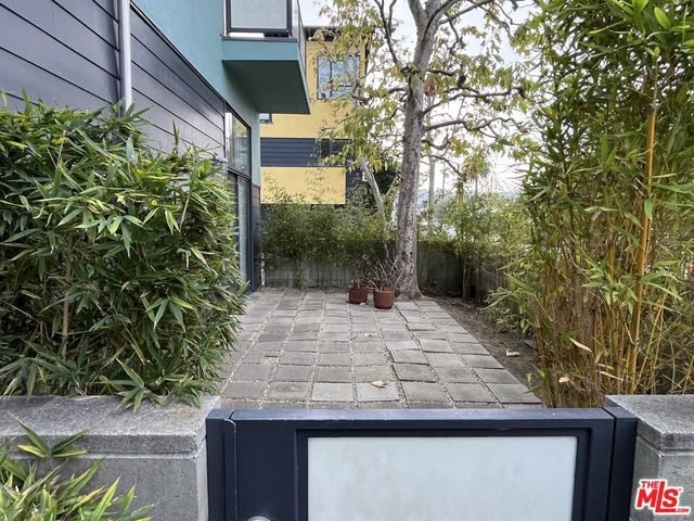 320 Indiana Avenue A, Venice, CA 90291