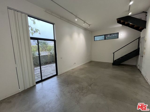 320 Indiana Avenue A, Venice, CA 90291