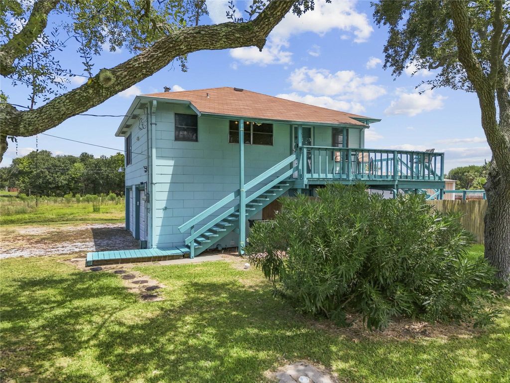 1617 Avenue J, Dickinson, TX 77539