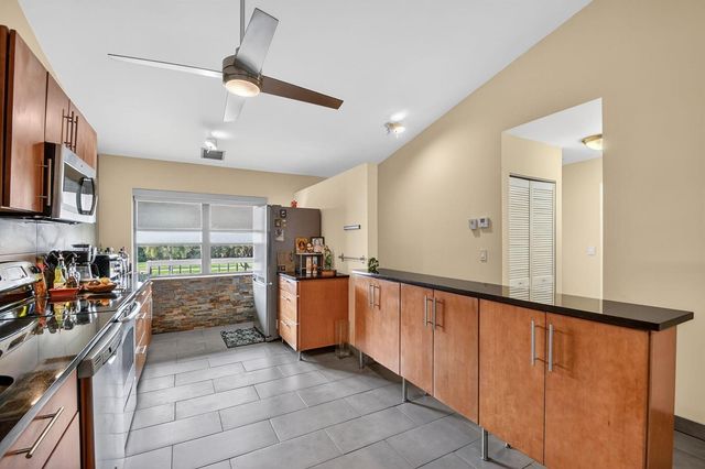 4900 Lucerne Lakes Boulevard 201, Lake Worth, FL 33467