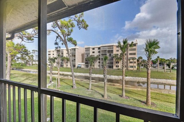 4900 Lucerne Lakes Boulevard 201, Lake Worth, FL 33467
