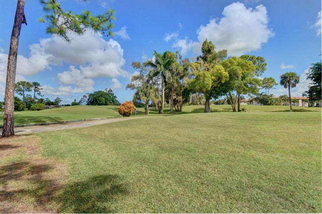 4900 Lucerne Lakes Boulevard 201, Lake Worth, FL 33467