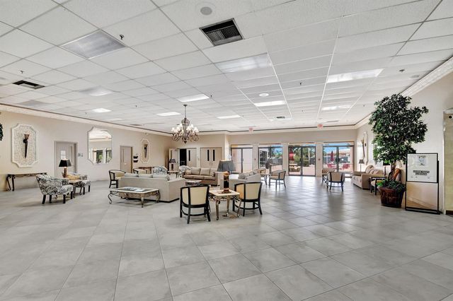4900 Lucerne Lakes Boulevard 201, Lake Worth, FL 33467