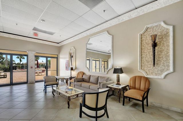 4900 Lucerne Lakes Boulevard 201, Lake Worth, FL 33467