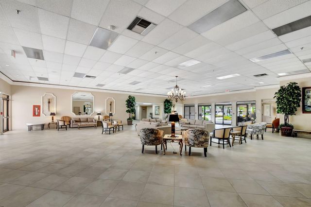 4900 Lucerne Lakes Boulevard 201, Lake Worth, FL 33467