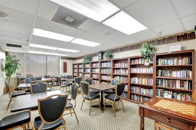 4900 Lucerne Lakes Boulevard 201, Lake Worth, FL 33467