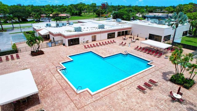 4900 Lucerne Lakes Boulevard 201, Lake Worth, FL 33467