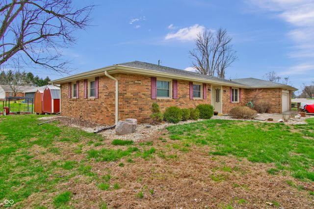 4525 Chapel Drive, Columbus, IN 47203