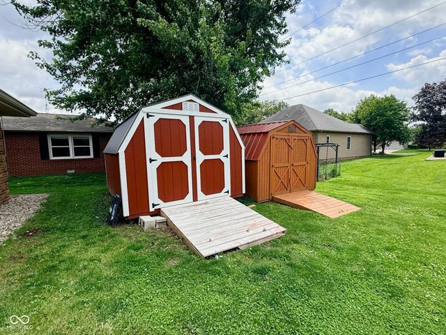 4525 Chapel Drive, Columbus, IN 47203