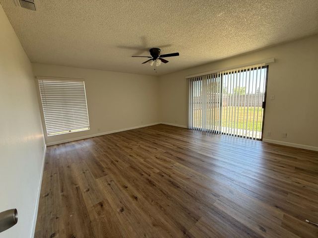 9375 E Bullard Avenue, Clovis, CA 93619