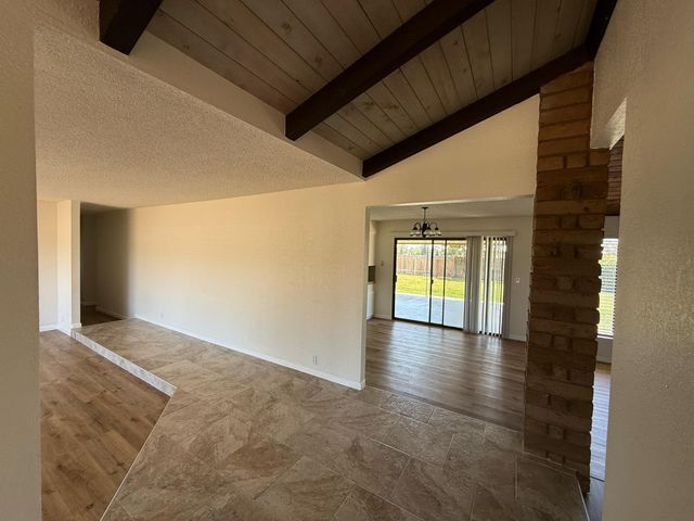 9375 E Bullard Avenue, Clovis, CA 93619