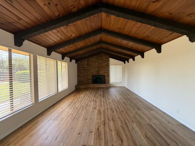 9375 E Bullard Avenue, Clovis, CA 93619