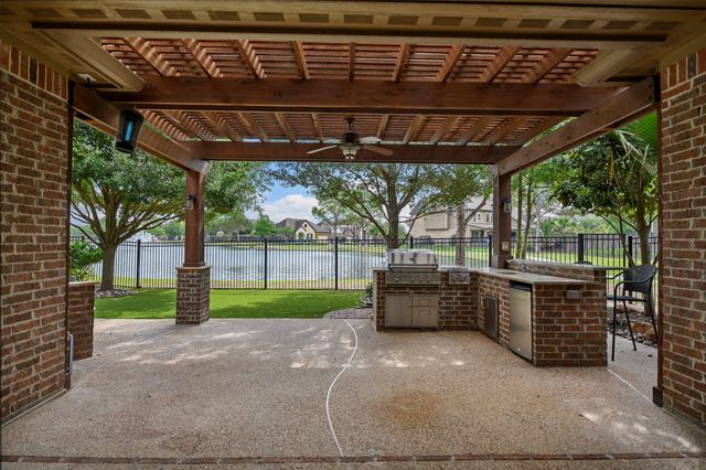 9802 Luna Springs Lane, Cypress, TX 77433