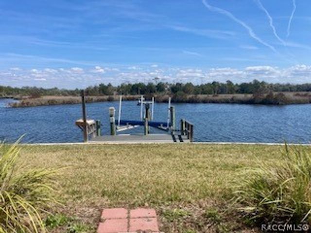 11474 W Bayshore Drive, Crystal River, FL 34429