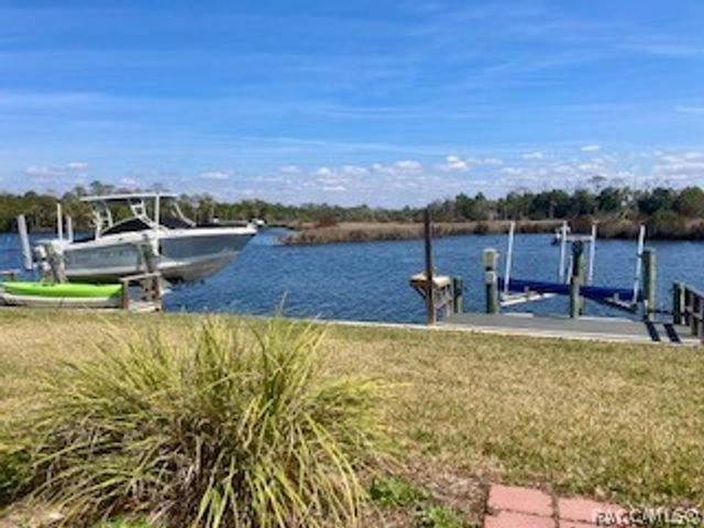 11474 W Bayshore Drive, Crystal River, FL 34429