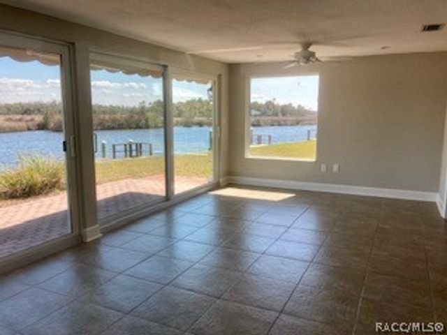 11474 W Bayshore Drive, Crystal River, FL 34429
