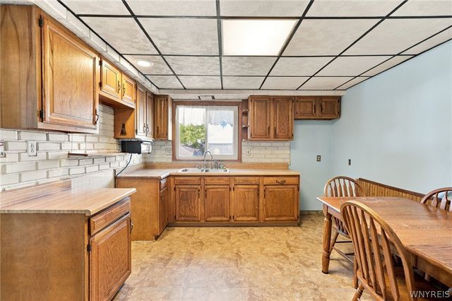 25 Cayuga Avenue, Lancaster, NY 14086