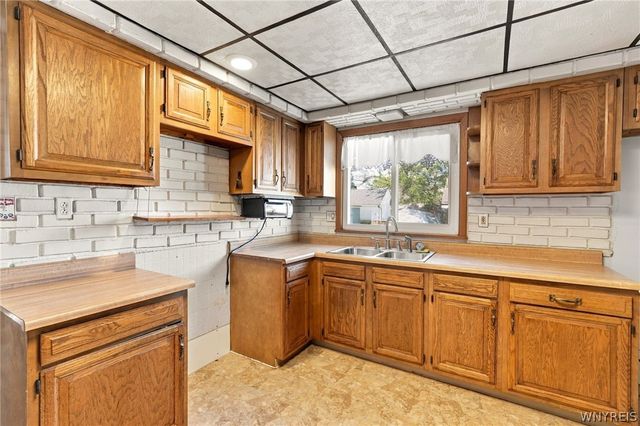 25 Cayuga Avenue, Lancaster, NY 14086