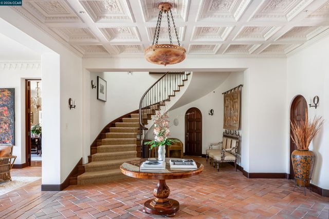 280 Indian Rd, Piedmont, CA 94610