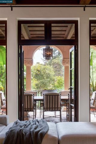 280 Indian Rd, Piedmont, CA 94610
