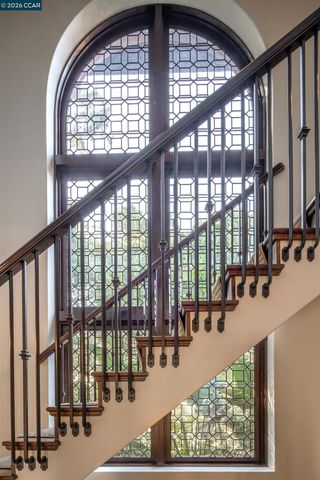 280 Indian Rd, Piedmont, CA 94610