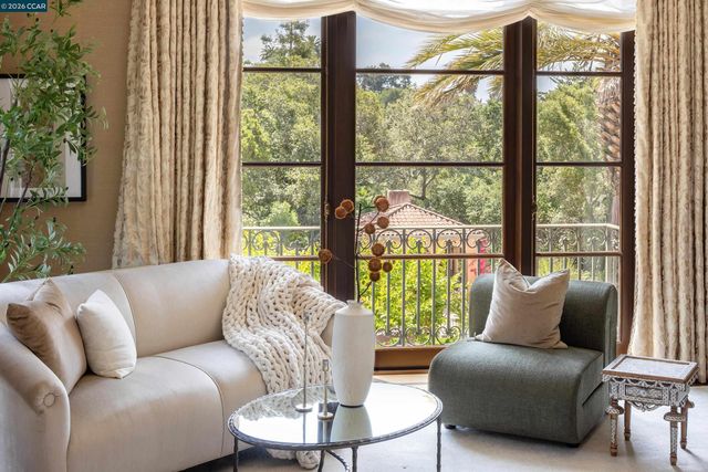 280 Indian Rd, Piedmont, CA 94610