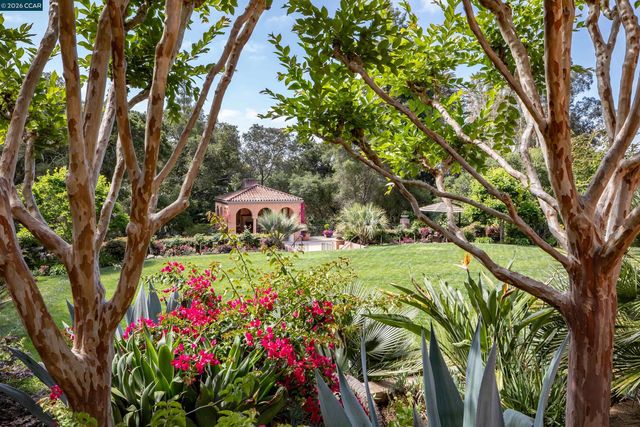 280 Indian Rd, Piedmont, CA 94610